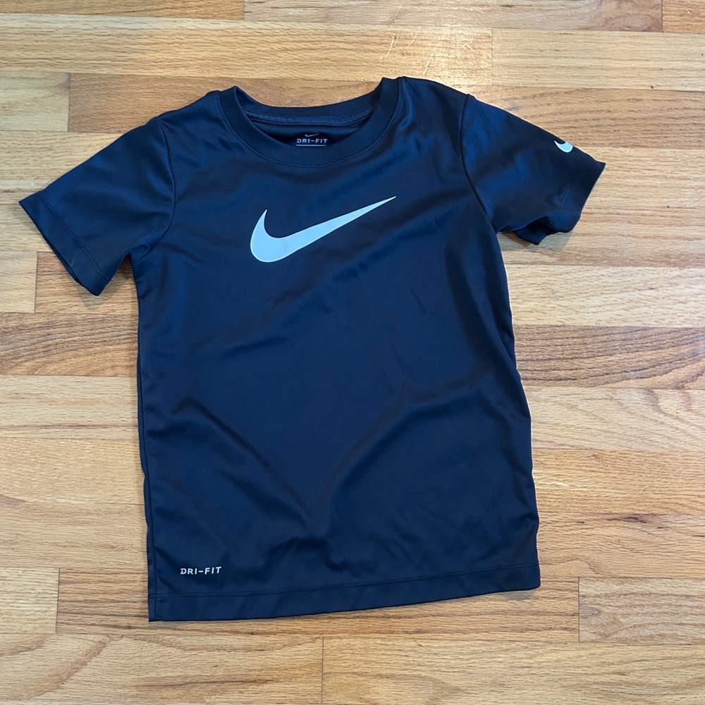 Nike Kids Black Dri-FIT T-Shirt size 6-7 yrs
